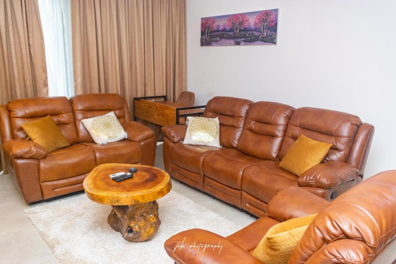 Luxury 2 Bedroom Apartment With Huge Balcony , Pool, Gym At Tribute House Accra Ngoại thất bức ảnh
