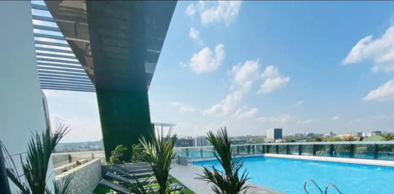 Luxury 2 Bedroom Apartment With Huge Balcony , Pool, Gym At Tribute House Accra Ngoại thất bức ảnh