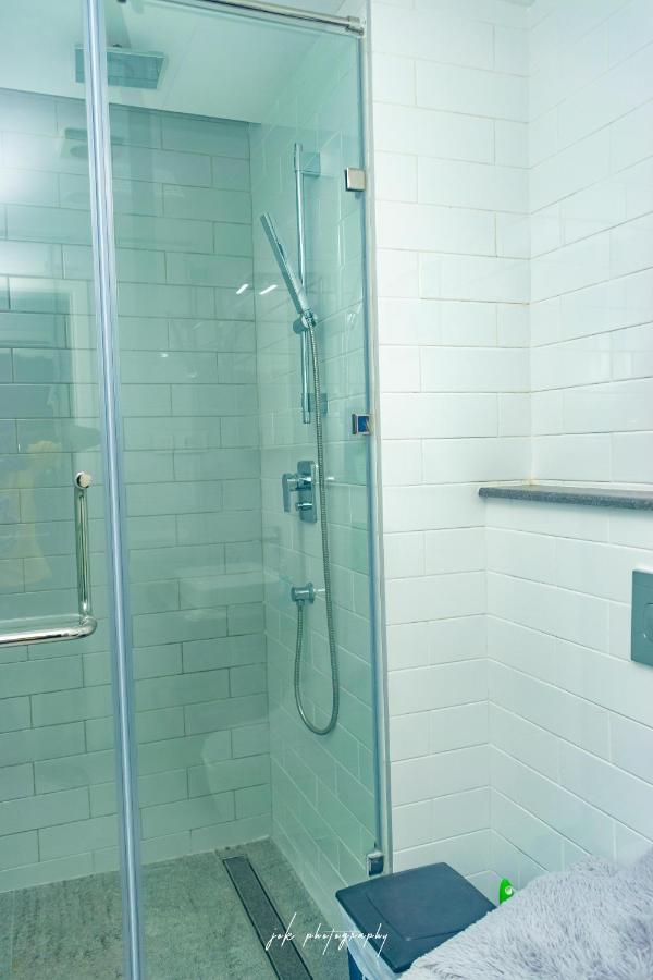 Luxury 2 Bedroom Apartment With Huge Balcony , Pool, Gym At Tribute House Accra Ngoại thất bức ảnh
